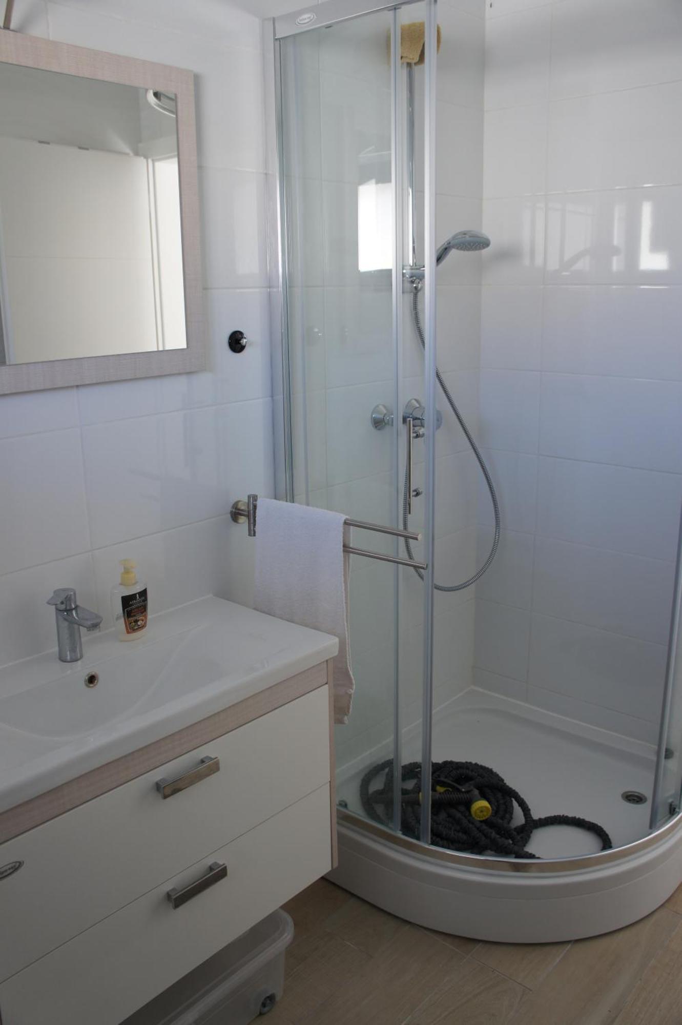 Apartment White Vantacici Bagian luar foto