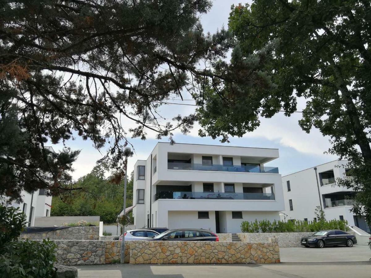 Apartment White Vantacici Bagian luar foto