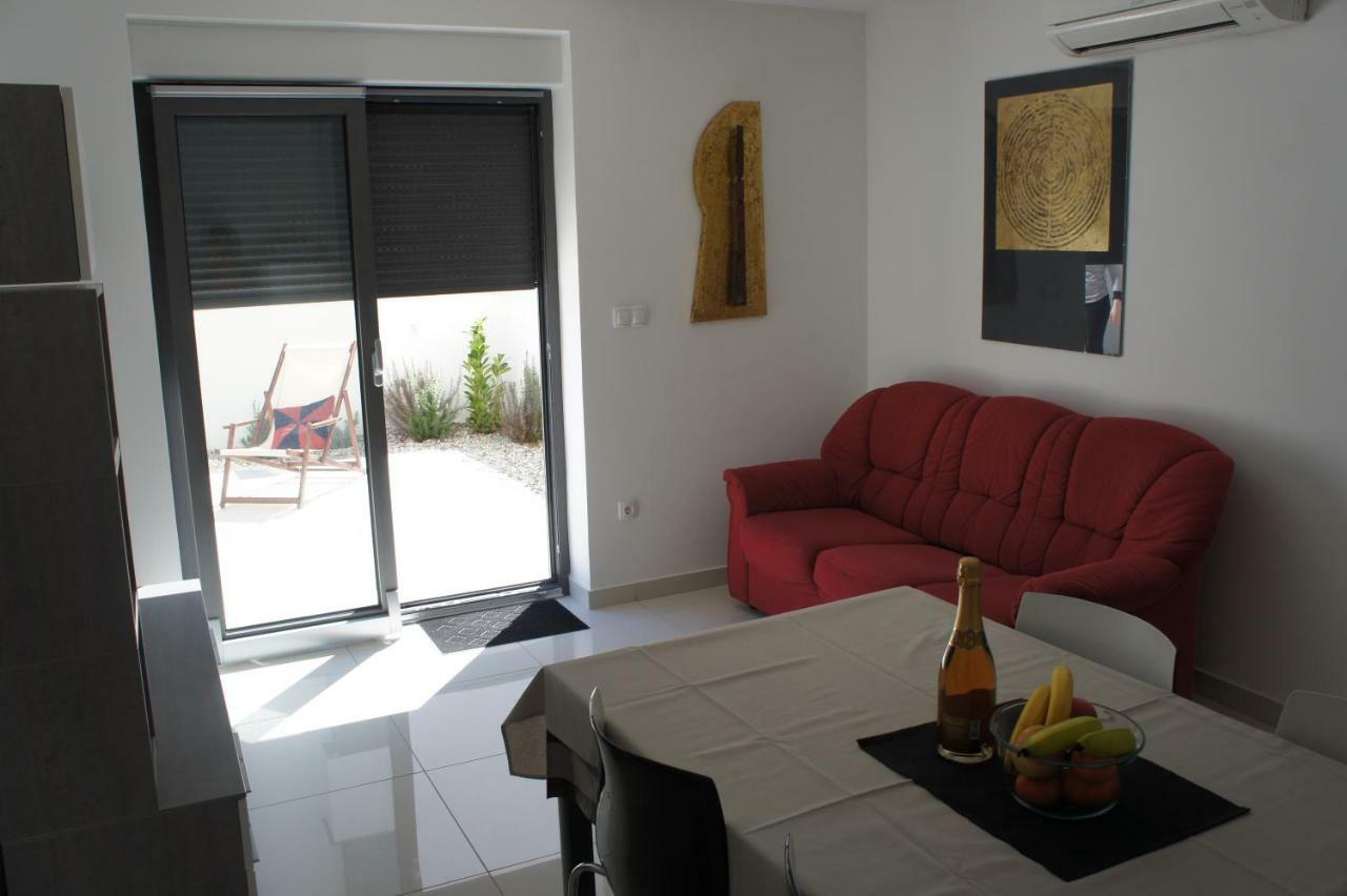 Apartment White Vantacici Bagian luar foto
