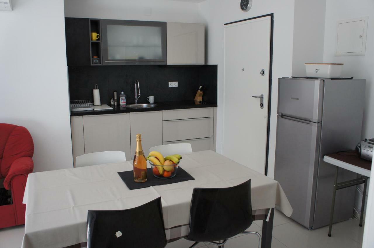 Apartment White Vantacici Bagian luar foto